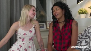 Ersties - Micky M und Ruths lesbischer Spaß mit Toys