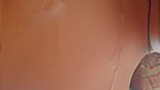 Me acabó en las tetas