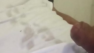 Me ago una paja y me sale mucho semen