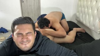 Duermo con mi padrastro y por error me folla el culo toda la noche