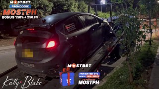 Mi novio y yo nos ponemos cachondos en el auto - KATTY BLAKE