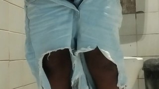 Stuck in toilet 🥵🥵