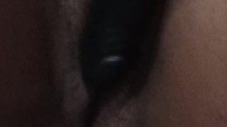 VEM ESFREGAR SEU PAU NA MINHA BUCETA VIRGEM!