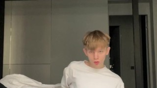 Young Twink plays with his dick and ass