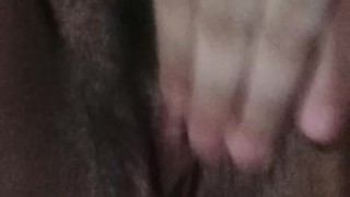 SIRIRICA ESCONDIDO, MINHA BUCETA VIRGEM ESTA MOLHADA