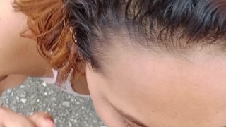 Mamada profunda en carretera a estraño