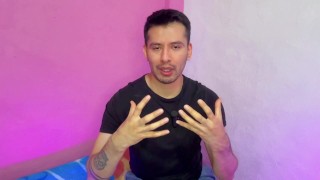 El hijo de 20años de mi mejor amigo me hace sexo oral en los baños del centro comercial! Relato