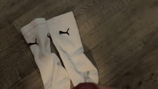 VIRGIN TEEN JERK ON WHITE NIKE SOCKS