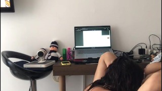 I ask my girlfriend to have sex in my living room