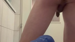 Ce géant détruit mon trou et m’apporte beaucoup de plaisir