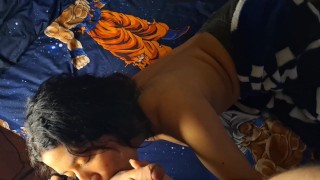 Entre en la noche a la habitación de mi Hermanastra para que me Chupe el Pene