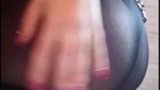 Guardami mentre mi tocco e schiaffeggio il culetto