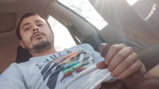 Extremely public parking lot jacking off 🥵