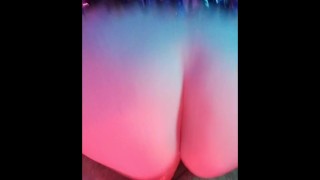 Me divierto saltando encima de mi consolador realista