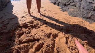 Como me gusta tocarme al aire libre. El sol me pone muy calentita.