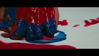 Pies Sensuales Jugando con Pintura - Arte & Erotismo en Cada Huella