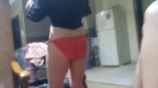 زوجة عربية تحب الرقص