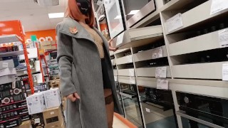 flash in public store 2025