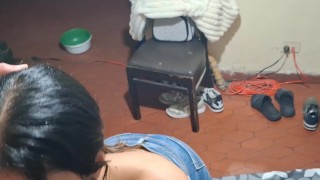 Novia dando una mamada, quiere la lechita en su cara