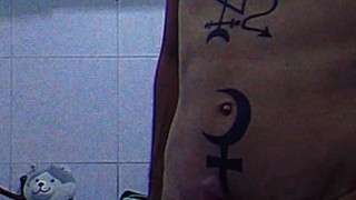 Voltando da academia e tirando a roupa