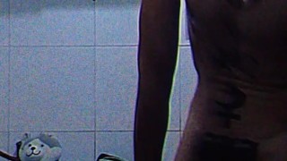 Voltando da academia e tirando a roupa