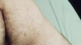 Metendo dedos fundo na bunda do meu namorado