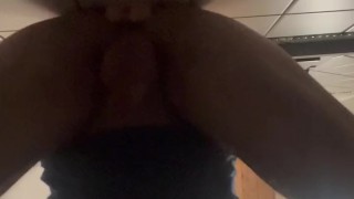 Bsx curioso si scopa il culo in bagno con dildo