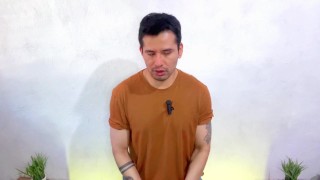 Enfermo de la cruz roja dotado de 20cm de verga y joven universitario se hacen sexo oral en la ducha