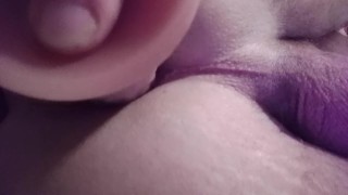 Garoto com vibrador