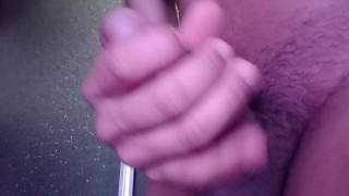 Masturbando en el baño 🔥🔥 LATINO CALIENTE