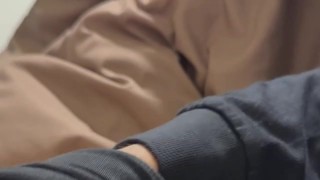 ムラムラして同僚にシコってあげた。