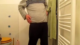 Masturbe (60) with one testicle