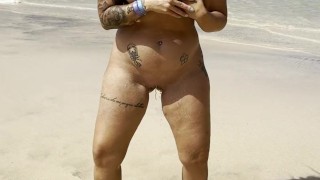 💦Pissing On The Beach🫢 Im VERY NAUGHTY🥵