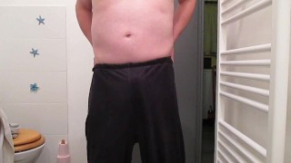 Masturbe (235) with one testicle