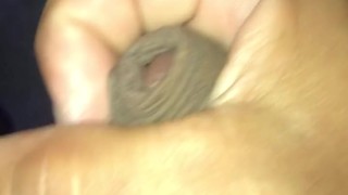 Pajeando mi pene de 13 cm mientras los vecinos follan