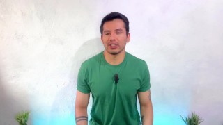 Coach maduro musculoso termina siendo penetrado por el nuevo joven dotado del gym!