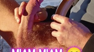 Je me branle, m'excite et éjacule de plaisir avec mon nouveau sextoy