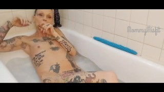 Bath time blunt smoking with MommyMisfit