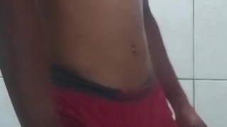 Fui viajar e acabei sentindo tesão na hora errada