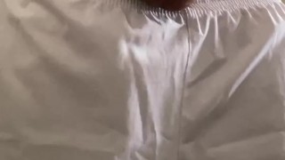 TURRO SE HACE LA PAJA PARA SACARSE LA LECHE