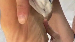 Kitty femboy showing feet and ass