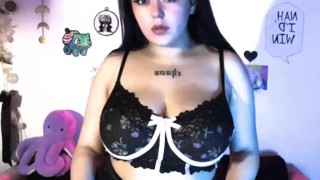 JE FAIS SAUTILLER MES SEINS ET MON CUL POUR TOI