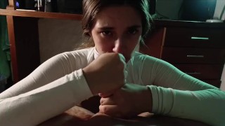 MI ROOMIE SE VIENE EN MI BOCA