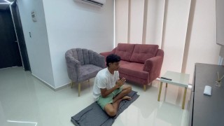 Mi puta hermanastra me ayuda con mis clases de yoga y lo hace muy rico, se disfruta mientras lo hace