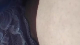 Una selfie atrevida debajo de la remera 😏