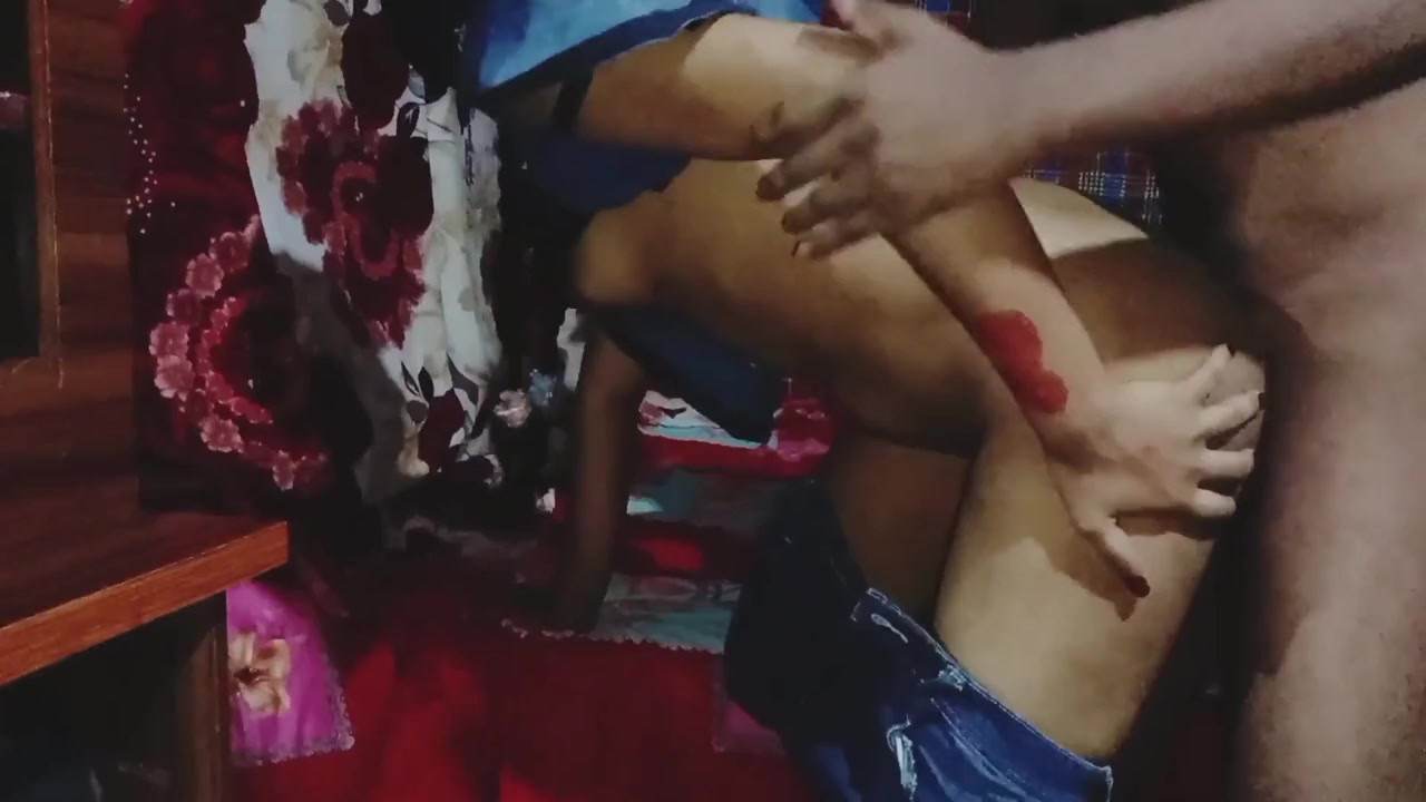 18 Year Old College Girl First Time Sex Video with Boyfriend -IndiansPorno