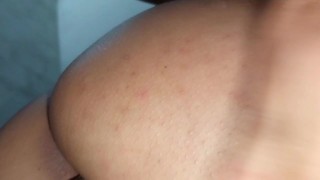 El prestamista se cobro follando mi coño de perrito. Me follo profundamente duro.