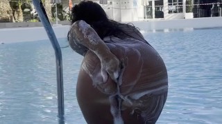 I wash in the pool💦 On the HOTEL😳