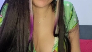 Sexy latina take her clothes off and she show her treasure