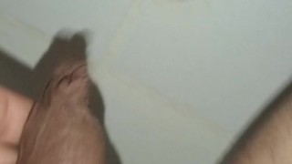 pissing desesperado en ropa interior,como una puta sucia